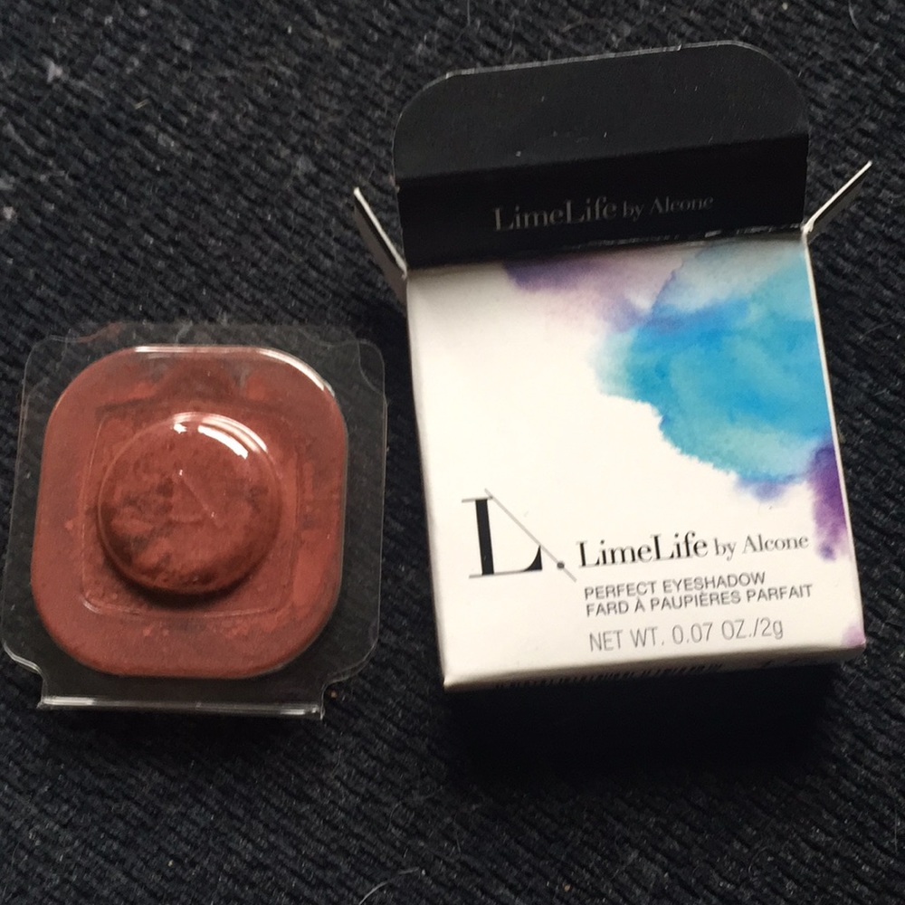 Limelife eyeshadow tainted love 15 broken